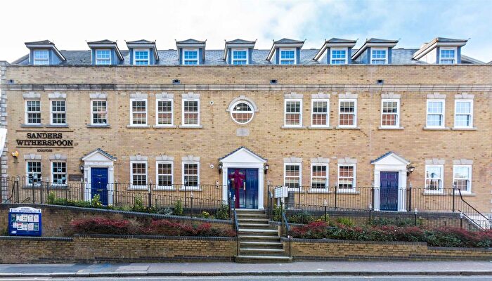 2 Bedroom Flat To Rent In Knight Court, Brentwood, Essex, CM14