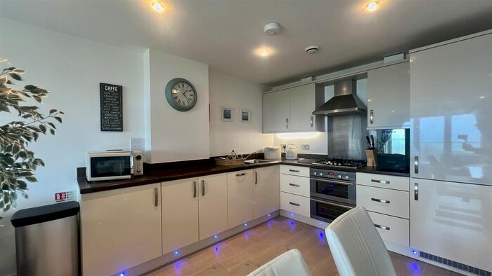 3 Bedroom Town House To Rent In Bonython Road, Newquay, TR7