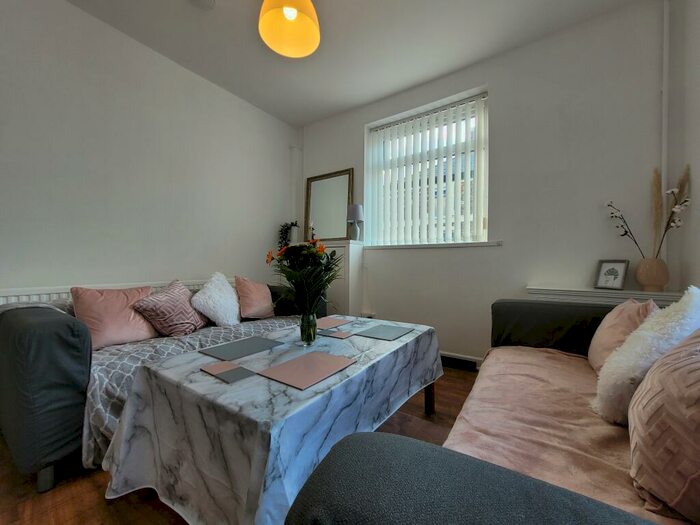 4 Bedroom End Of Terrace House To Rent In Treharris Street, Roath, CF24