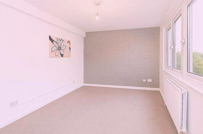 1 Bedroom Apartment For Sale In Haynes Close, London, N17