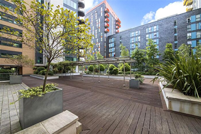 2 Bedroom Apartment To Rent In Millharbour, Canary Wharf, E14
