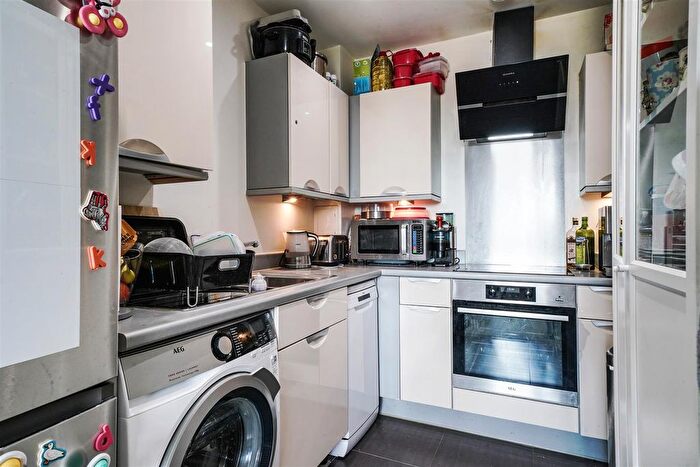 1 Bedroom Flat For Sale In Central Way, London, NW10