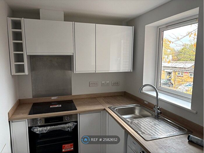 2 Bedroom Flat To Rent In Prescott Court, Worsley, Manchester, M28