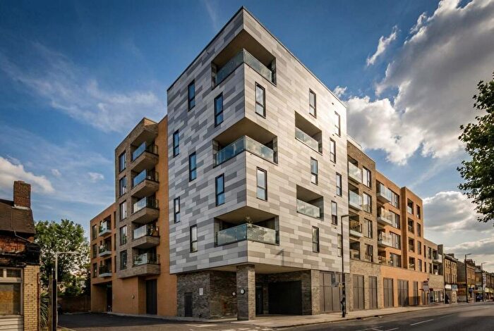 3 Bedroom Flat To Rent In High Street, Sutton, SM1