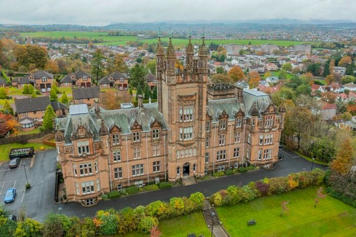 2 Bedroom Flat To Rent In Schaw Drive, Bearsden G61