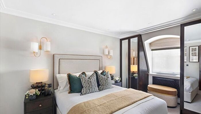 3 Bedroom Flat To Rent In Rince Of Wales Terrace, London, W8