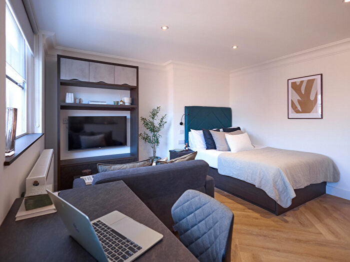 Apartment To Rent In Apt, - Cookridge Street #, LS2