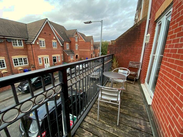 3 Bedroom Town House To Rent In New Barns Avenue, Chorlton, M21