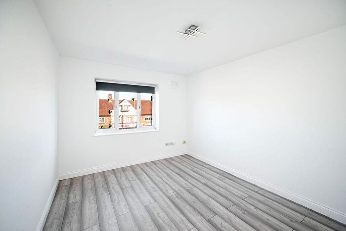 2 Bedroom Flat To Rent In Great North Road, New Barnet, EN5