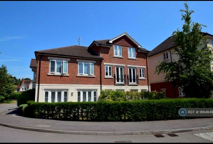 2 Bedroom Flat To Rent In Symeon Place, Caversham, Reading, RG4