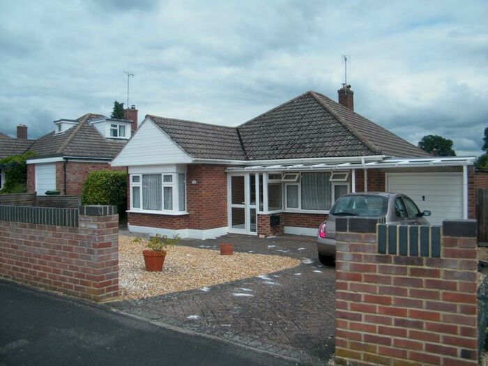3 Bedroom Bungalow To Rent In Pamber Heath, RG26