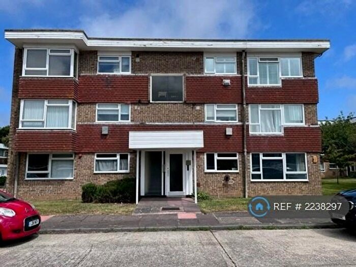 2 Bedroom Flat To Rent In College Gardens, Worthing, BN11