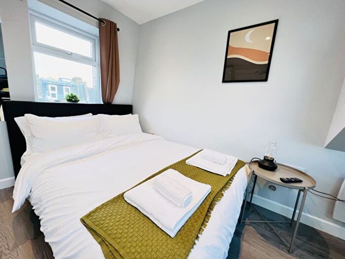 1 Bedroom Studio To Rent In Musjid Road, London, SW11