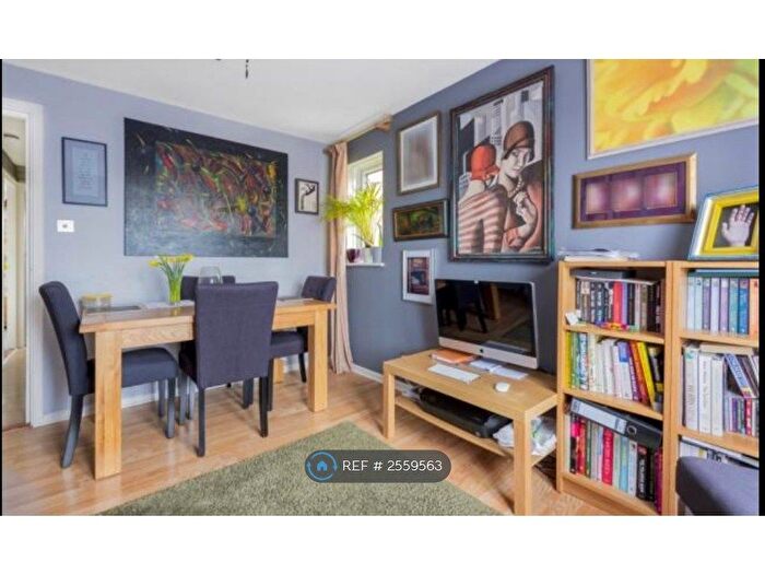 1 Bedroom Flat To Rent In Oak Apple Court, London, SE12