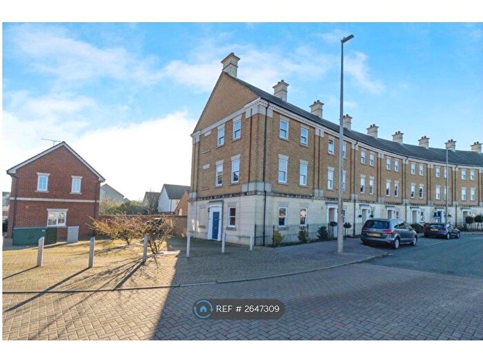 5 Bedroom Semi-detached House To Rent In Rowditch Furlong, Redhouse Park, Milton Keynes, MK14