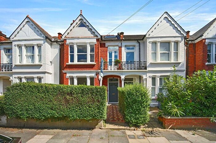 3 Bedroom Flat To Rent In Cumberland Road, London, W3