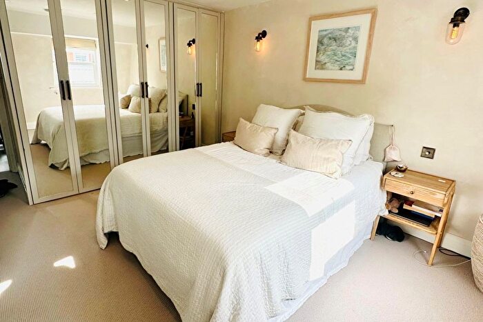 1 Bedroom Flat To Rent In Ladbroke Gardens, Notting Hill, London, W11