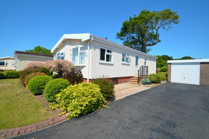 2 Bedroom Mobile/park Home For Sale In Meadow Close, Cat &amp; Fiddle Park, Clyst St Mary, Exeter, EX5