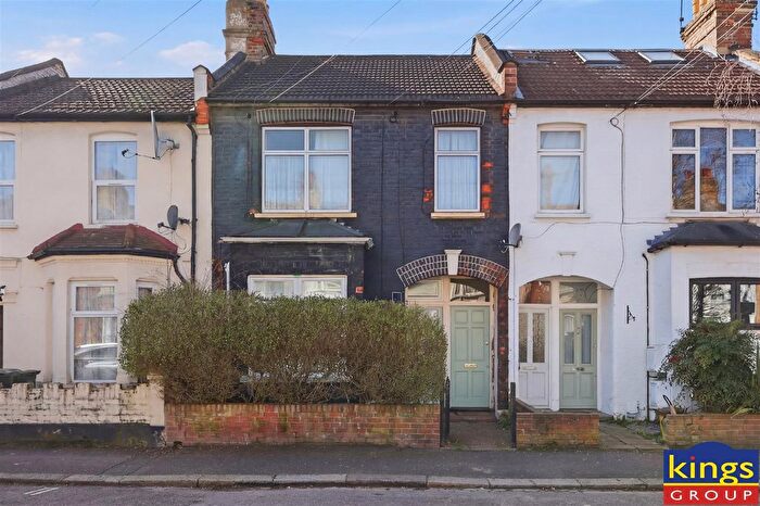 2 Bedroom Flat For Sale In Northbank Road, London, E17