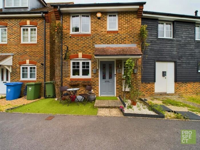 3 Bedroom End Of Terrace House To Rent In Ptarmigan Heights, Bracknell, Berkshire, RG12