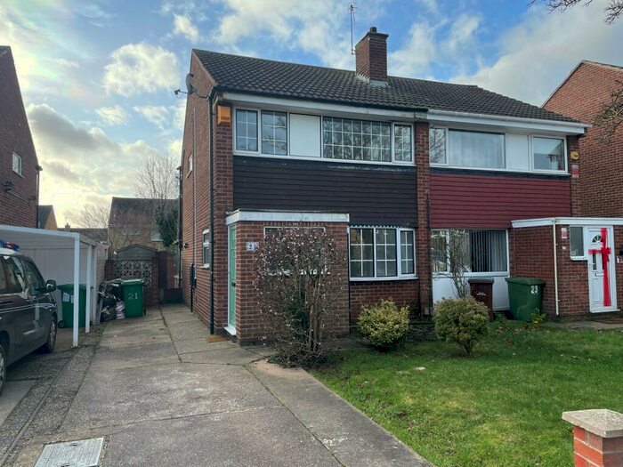 3 Bedroom Semi-Detached House To Rent In Shepard Close, NG6