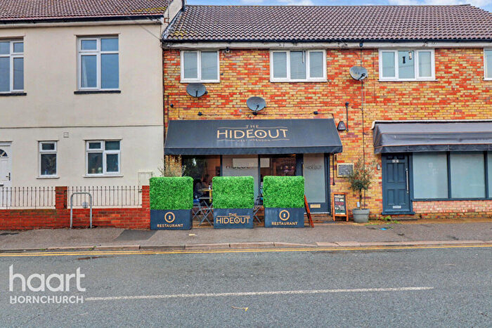 2 Bedroom Maisonette For Sale In Station Road, Brentwood, CM13