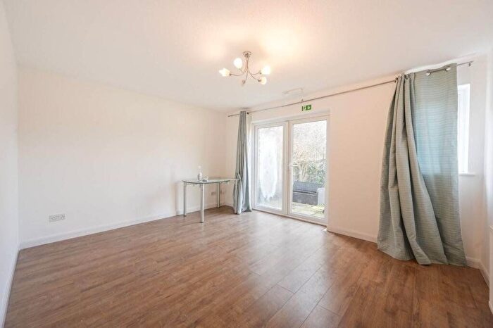 5 Bedroom Detached House To Rent In Jade Close, London, E16