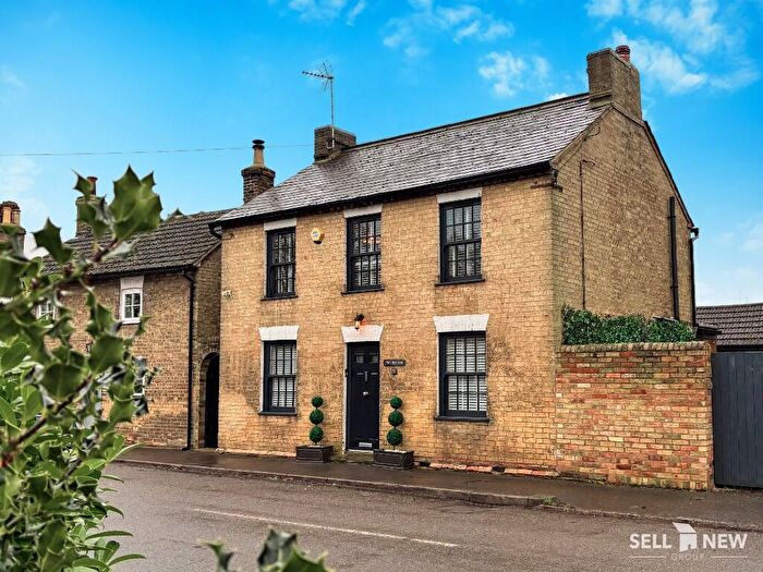 3 Bedroom Detached House For Sale In **A Perfect Blend Of Old & New** High Street, MK44