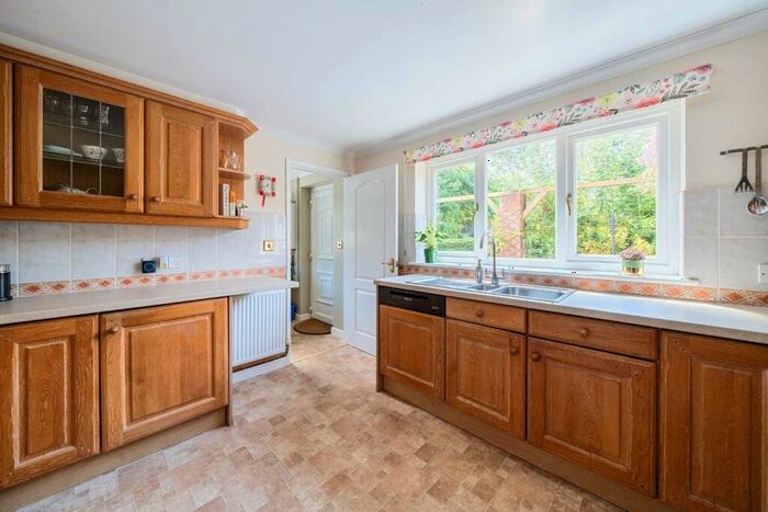 3 Bedroom Detached House For Sale In Chipmans Platt, Stonehouse, GL10