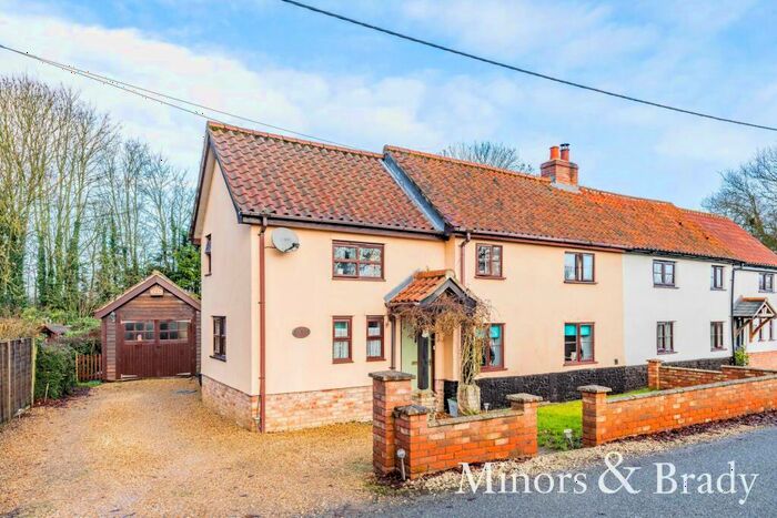 3 Bedroom Semi-Detached House For Sale In Caudle Springs, Carbrooke, IP25