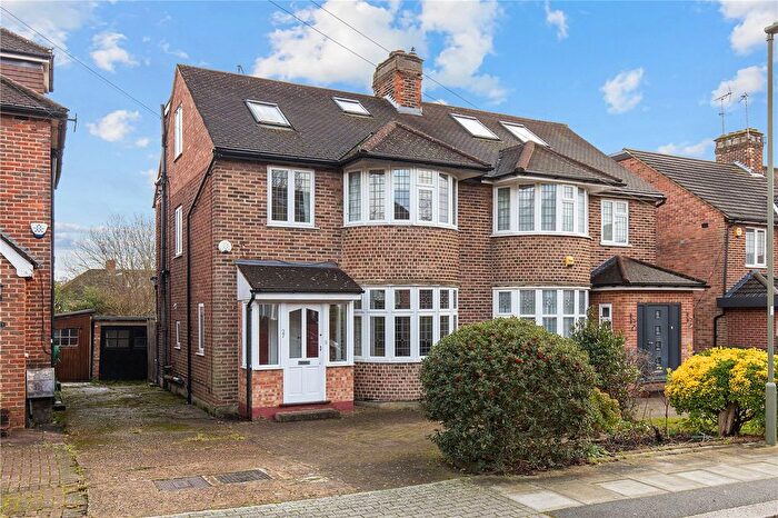 4 Bedroom Semi Detached House For Sale In Linkside, Woodside Park, London, N12