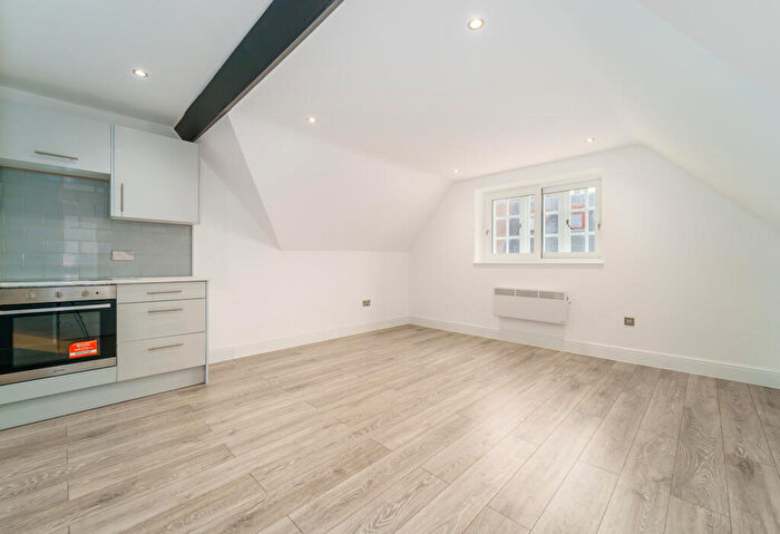 1 Bedroom Flat To Rent In Church Street, Walton-on-Thames, Surrey, KT12