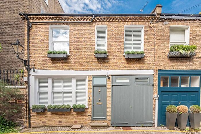 2 Bedroom Mews To Rent In Farnell Mews, Earls Court, London, SW5