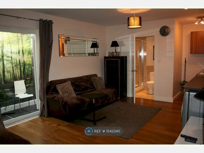 Studio To Rent In Bridge Way, Twickenham, TW2