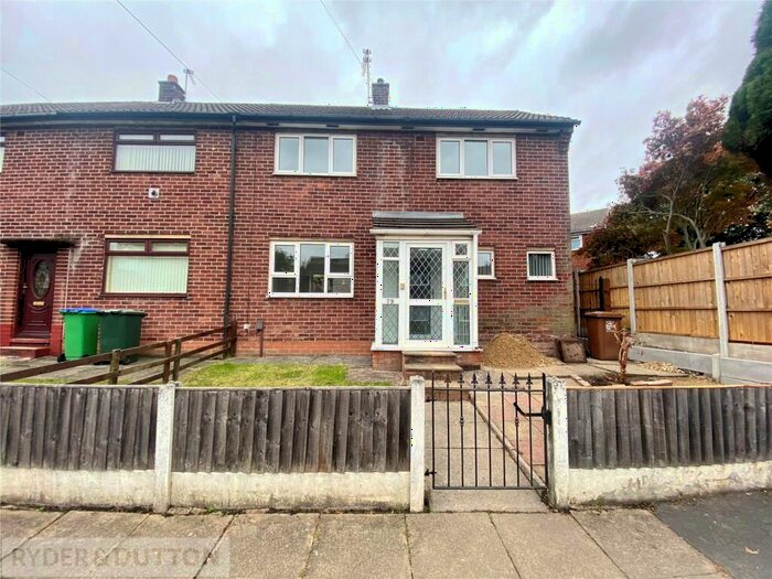 2 Bedroom Town House To Rent In Kirkstall Road, Middleton, Manchester, M24