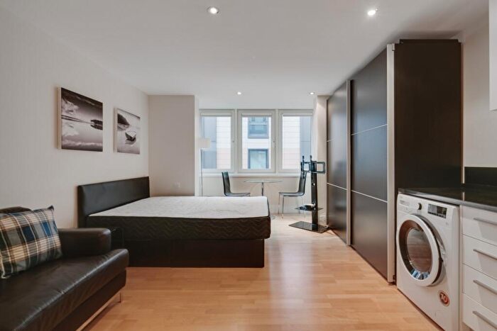 Flat To Rent In London, EC4V