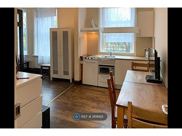 Studio To Rent In Mapesbury Lodge, London, NW2