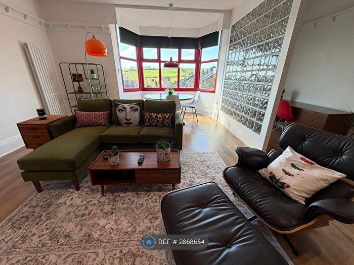 2 Bedroom Flat To Rent In Laurel Bank, Leeds, LS17