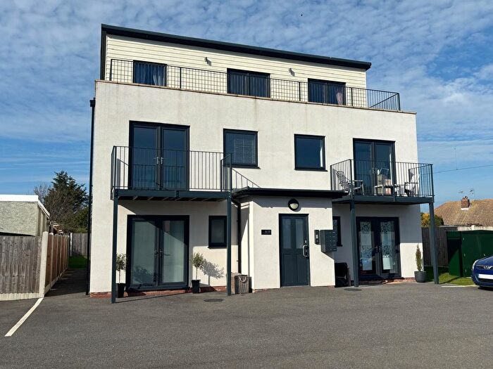 2 Bedroom Flat To Rent In Pole Barn Lane, Frinton-On-Sea, CO13