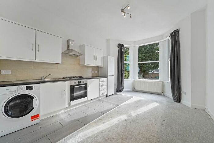 2 Bedroom Flat To Rent In Elmers End Road, Beckenham, SE20