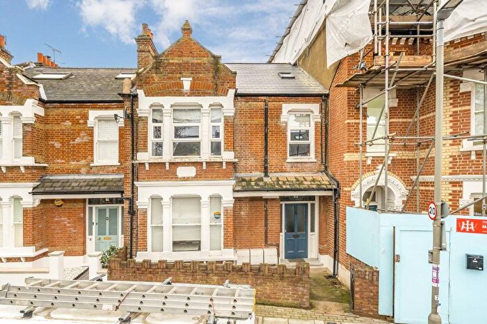 2 Bedroom Flat To Rent In Forthbridge Road, Battersea, SW11