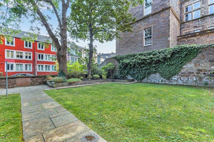 2 Bedroom Flat For Sale In / Dean Park Street, Edinburgh, EH4
