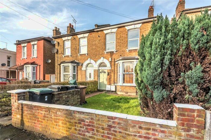 2 Bedroom Flat To Rent In Truro Road, Wood Green, London, N22