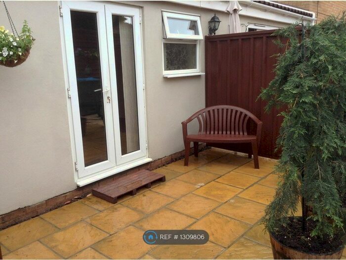 1 Bedroom Flat To Rent In Langstone Close, Aylesbury HP20