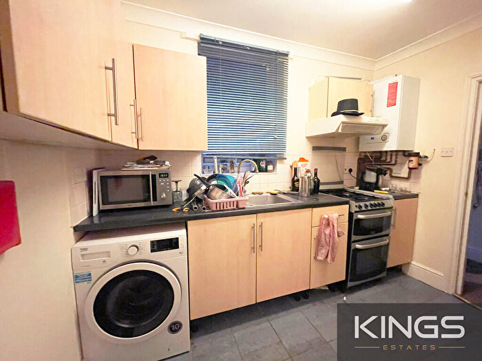3 Bedroom Flat To Rent In Broadlands Road, SO17