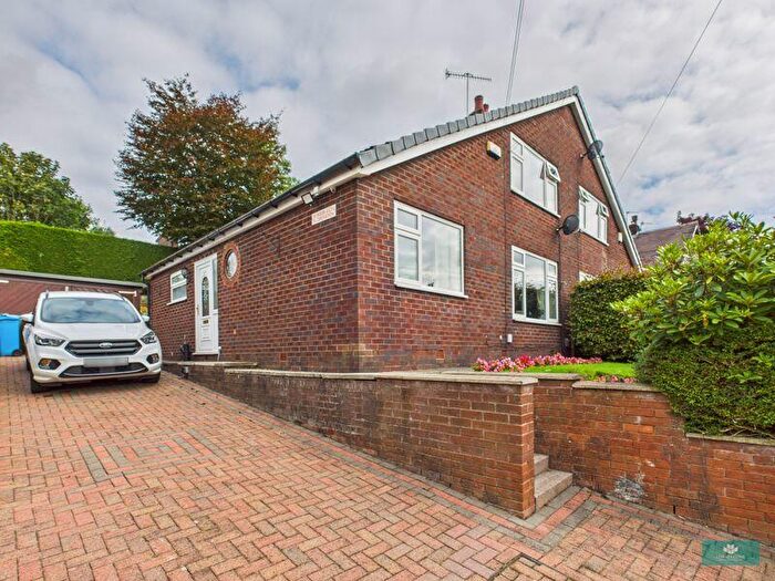 3 Bedroom Semi-Detached Bungalow For Sale In Buckstones Road, Oldham, OL2