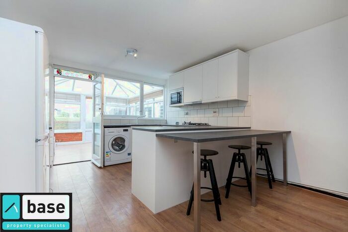 4 Bedroom Flat To Rent In Granby Street, Shoreditch, E2