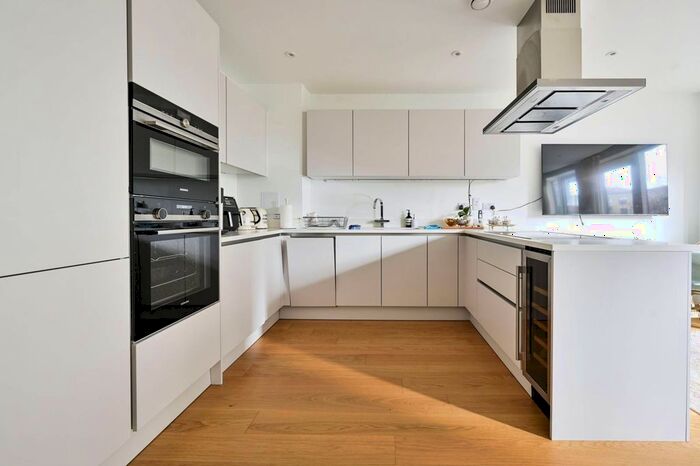 4 Bedroom Flat To Rent In Tollgate Gardens, Maida Vale, London, NW6