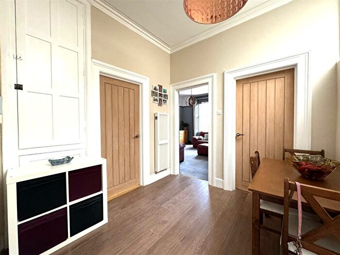 2 Bedroom Flat For Sale In Upper Kewstoke Road, Weston-Super-Mare, BS23