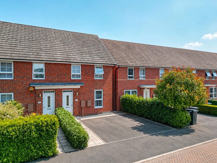 3 Bedroom Semi-Detached House For Sale In Dovecote Drive, Nuneaton, CV10